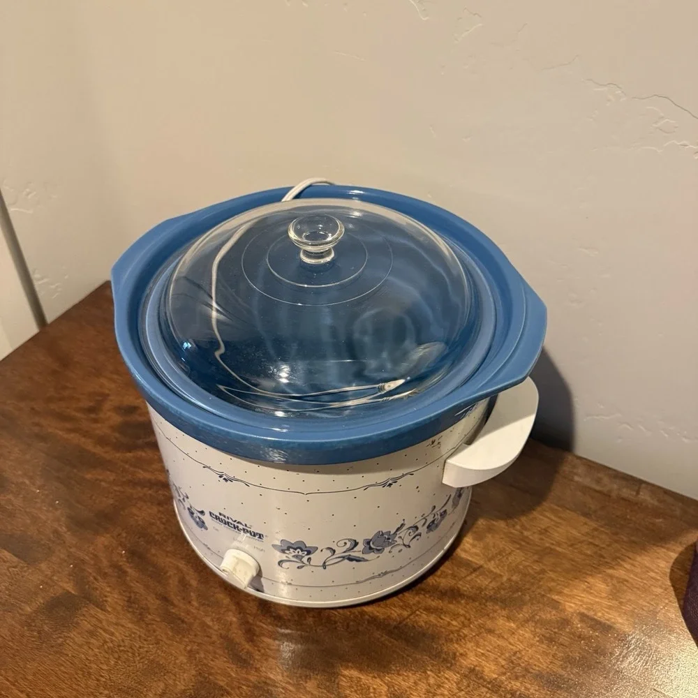 Vintage Rival 6 Quart Crock Pot Slow Cooker Blue Floral Delft 3656
